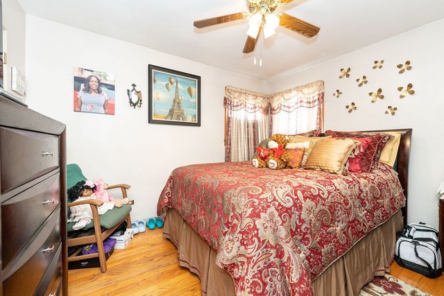 8805 S California Avenue, Evergreen Park, IL 60805