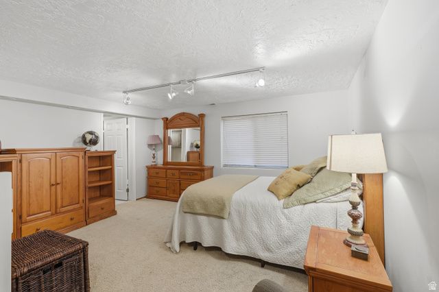 2156 E GAMBEL OAK DR, Sandy, UT 84092