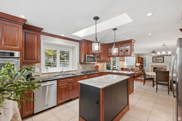 2156 E GAMBEL OAK DR, Sandy, UT 84092