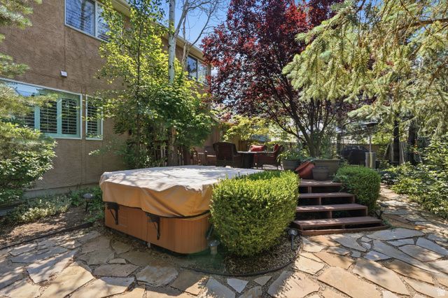 2156 E GAMBEL OAK DR, Sandy, UT 84092