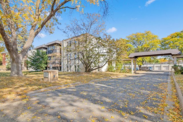 6301 York Avenue S 102, Edina, MN 55435