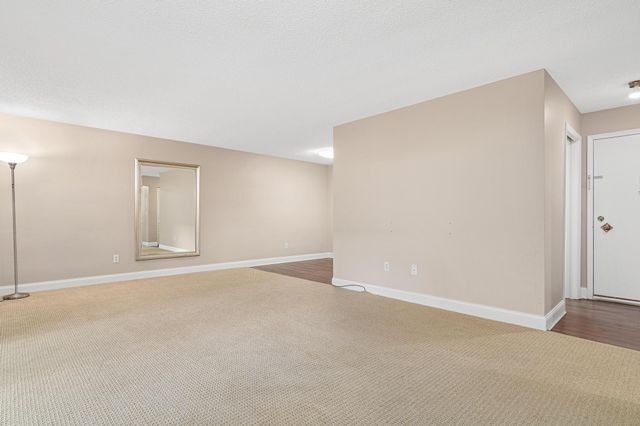 6301 York Avenue S 102, Edina, MN 55435