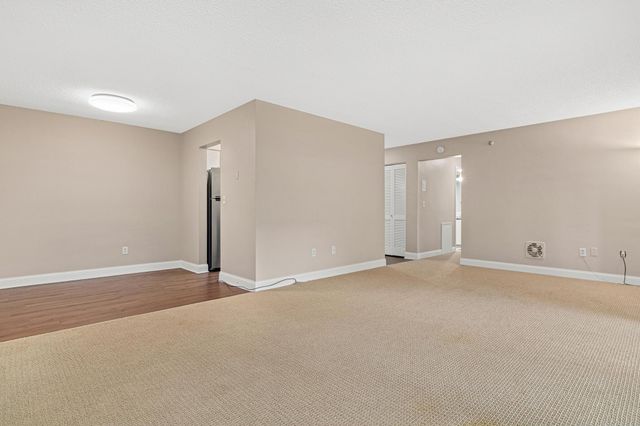 6301 York Avenue S 102, Edina, MN 55435