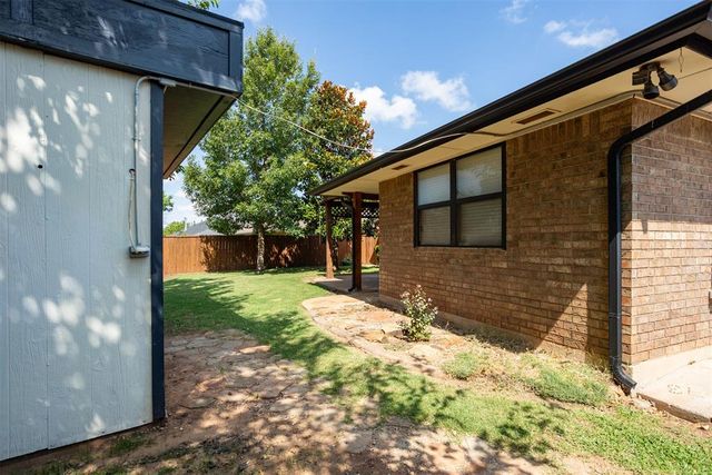 1612 Glacier Lane, Edmond, OK 73003