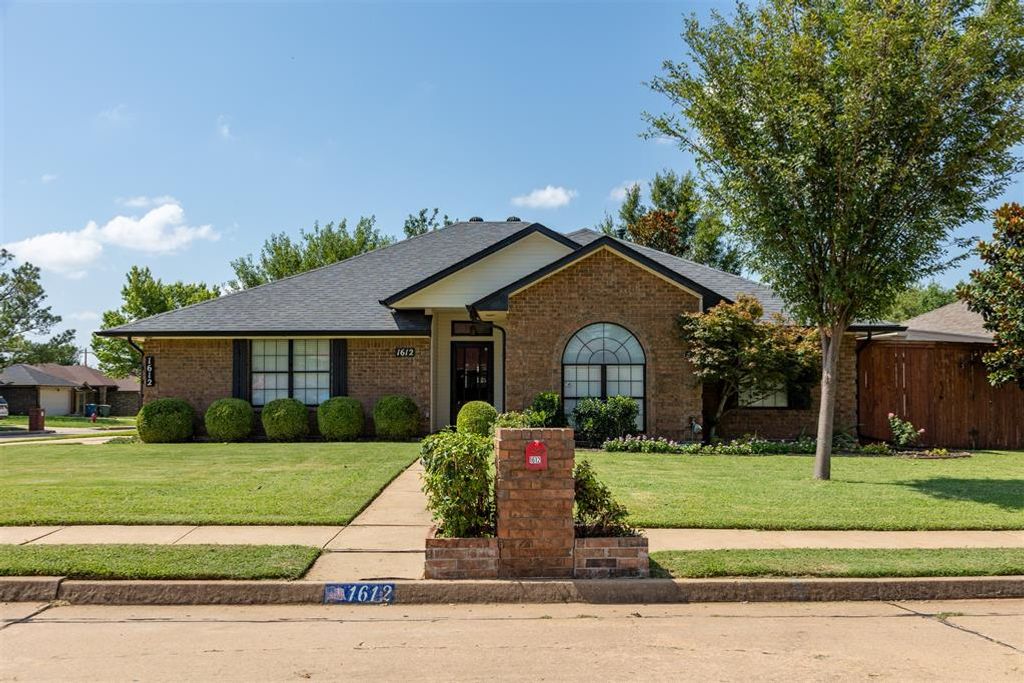 1612 Glacier Lane, Edmond, OK 73003