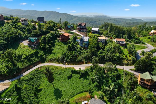 812 Beanstalk Court, Gatlinburg, TN 37738