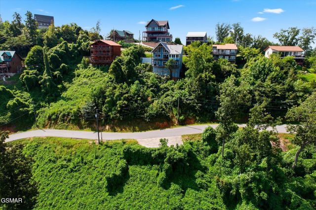 812 Beanstalk Court, Gatlinburg, TN 37738
