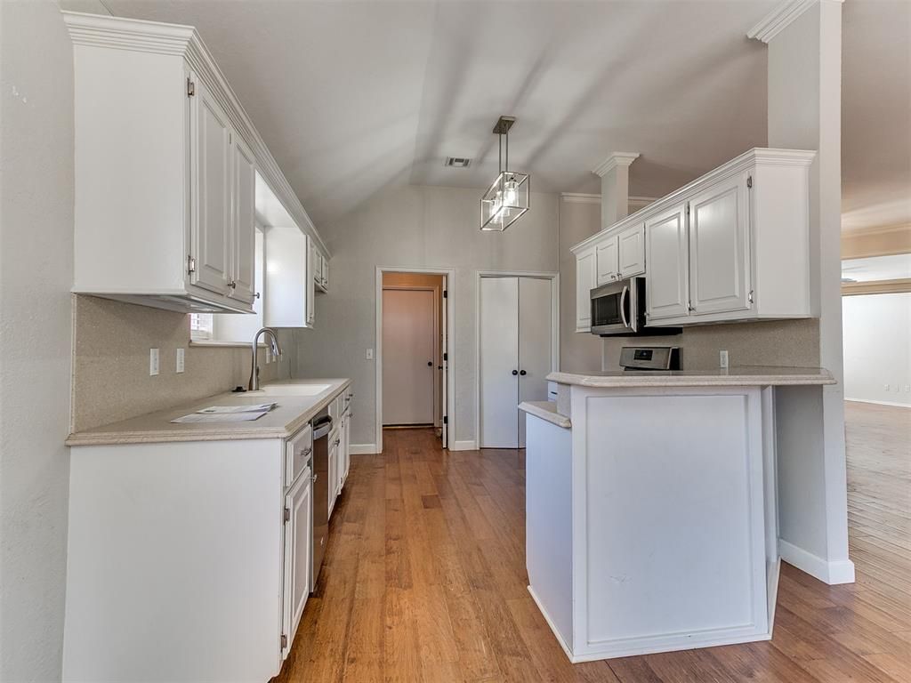 Image 11 of property listing at 1805 SE 1st Street, Moore, OK 73160