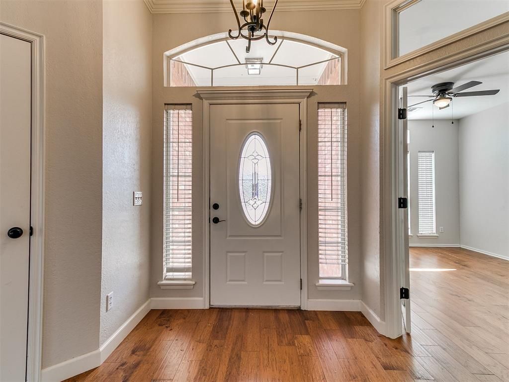 Image 3 of property listing at 1805 SE 1st Street, Moore, OK 73160