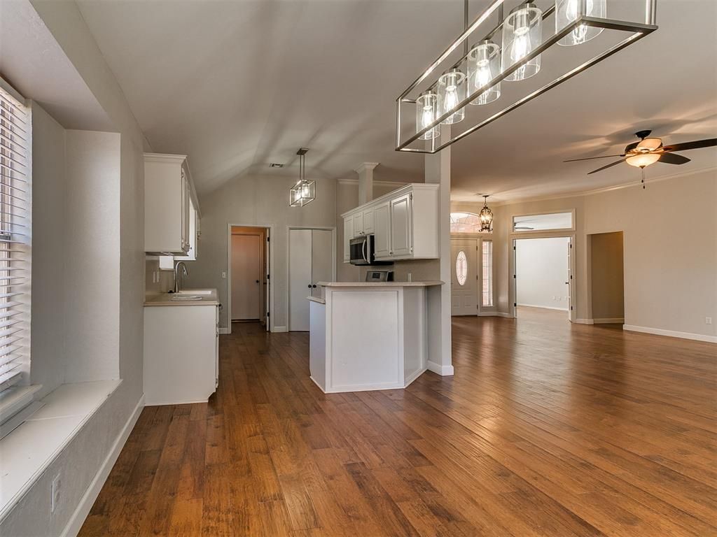 Image 10 of property listing at 1805 SE 1st Street, Moore, OK 73160