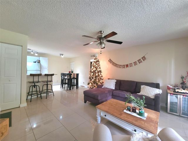 801 Lyons Rd 19106, Coconut Creek, FL 33063