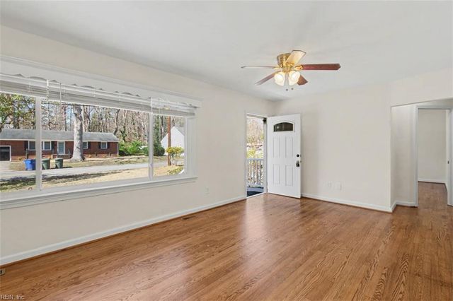 44 Normandy LN, Newport News, VA 23606