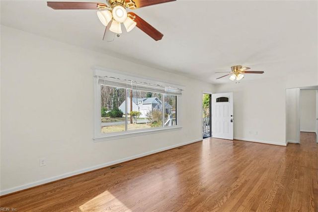 44 Normandy LN, Newport News, VA 23606