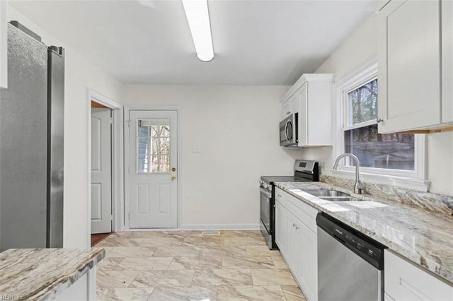 44 Normandy LN, Newport News, VA 23606