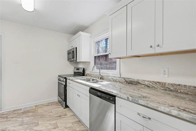 44 Normandy LN, Newport News, VA 23606