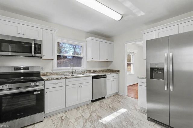 44 Normandy LN, Newport News, VA 23606