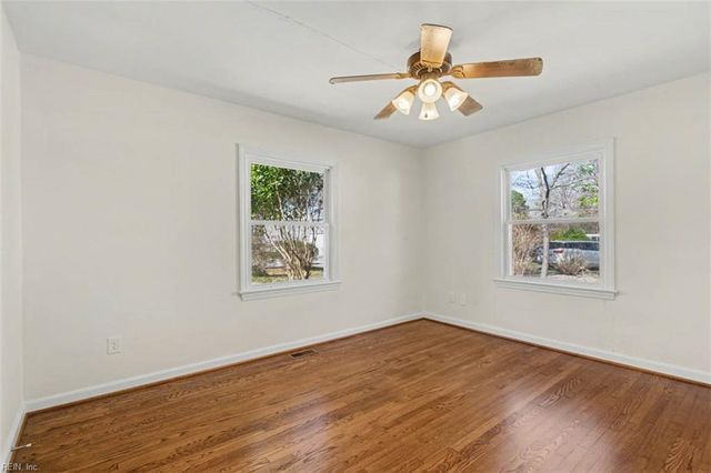 44 Normandy LN, Newport News, VA 23606