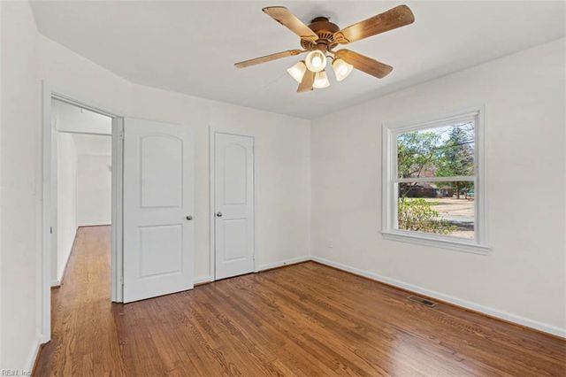 44 Normandy LN, Newport News, VA 23606