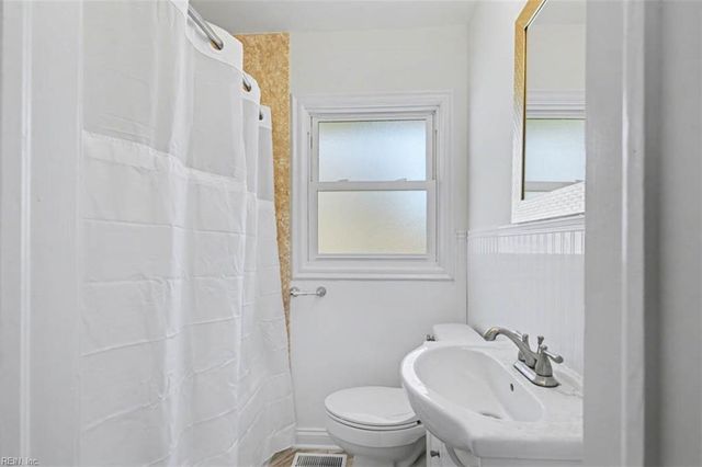 44 Normandy LN, Newport News, VA 23606