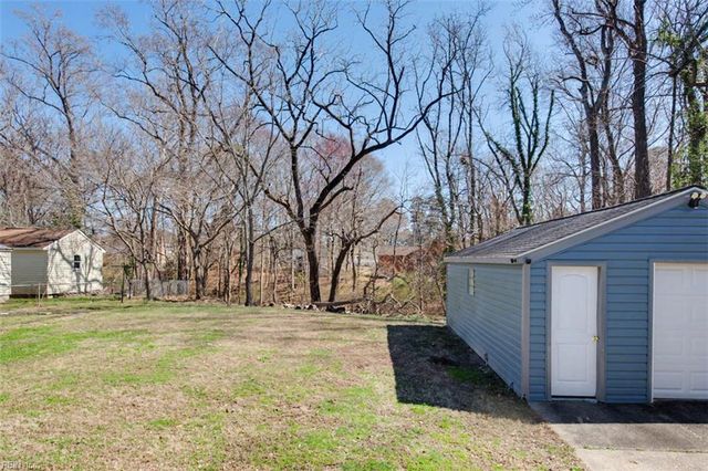 44 Normandy LN, Newport News, VA 23606