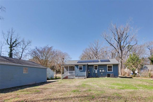 44 Normandy LN, Newport News, VA 23606