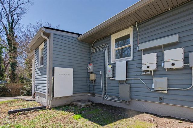 44 Normandy LN, Newport News, VA 23606