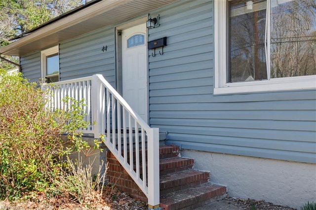44 Normandy LN, Newport News, VA 23606