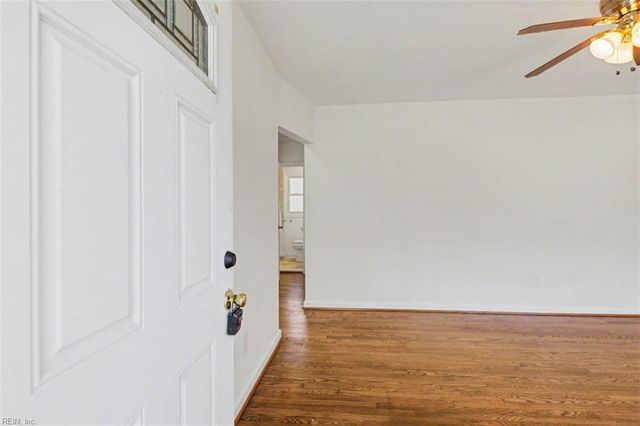 44 Normandy LN, Newport News, VA 23606