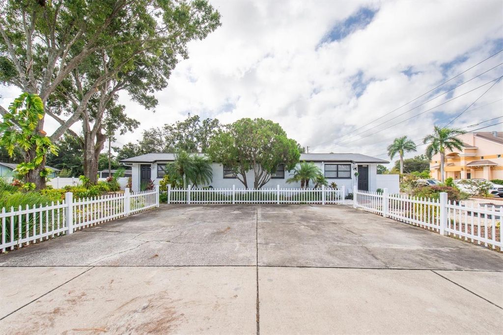 3394 74TH AVENUE N, St Petersburg, FL 33702