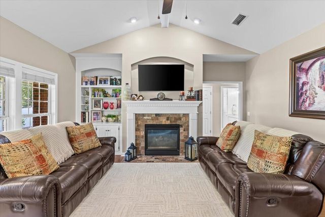 109 Falkirk Dr, Dothan, AL 36305