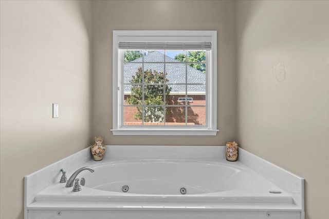 109 Falkirk Dr, Dothan, AL 36305