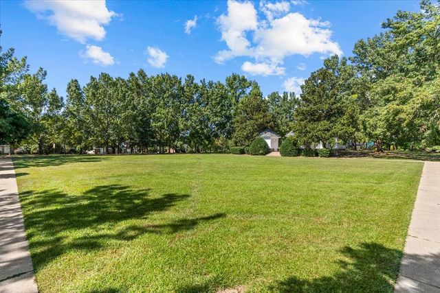 109 Falkirk Dr, Dothan, AL 36305