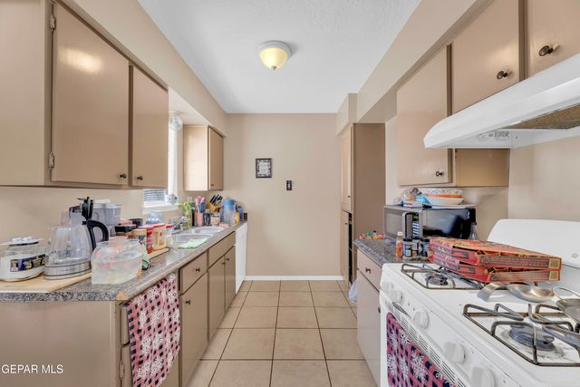 10652 CARDIGAN Drive, El Paso, TX 79935