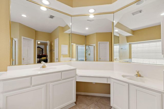 9046 Fairbloom Lane, Houston, TX 77040