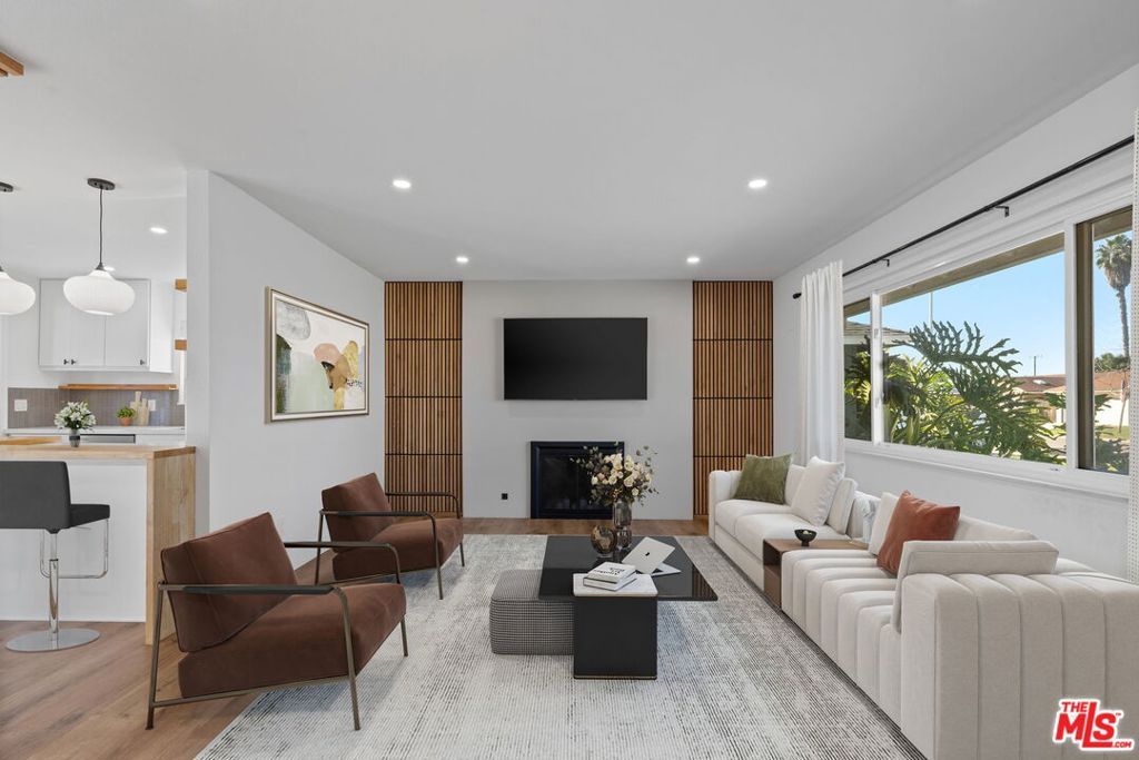 Image 3 of property listing at 14592 Belmar Circle, Huntington Beach, CA 92647