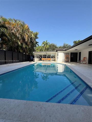 6901 S Miami Lakeway S, Miami Lakes, FL 33014