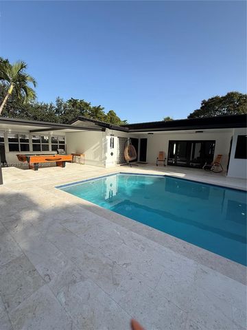 6901 S Miami Lakeway S, Miami Lakes, FL 33014