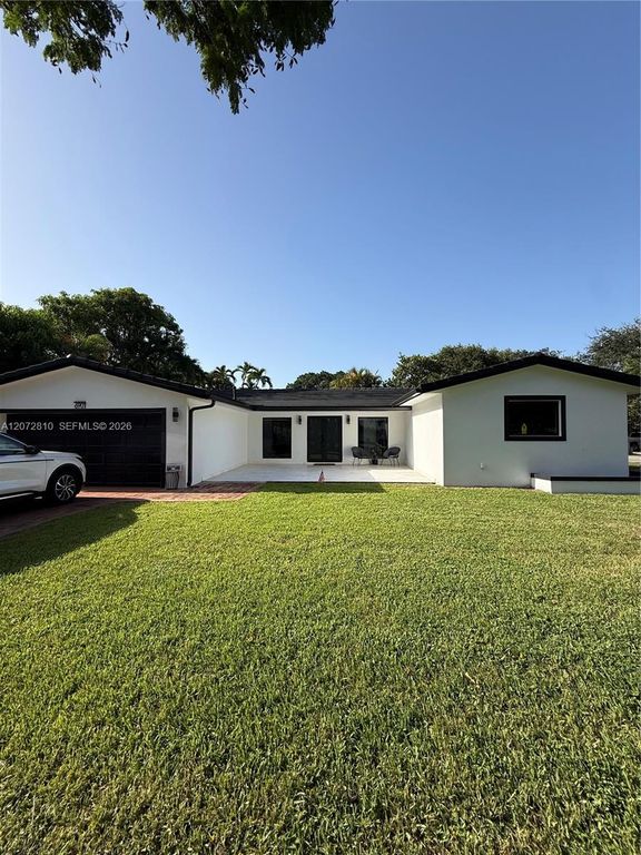 6901 S Miami Lakeway S, Miami Lakes, FL 33014