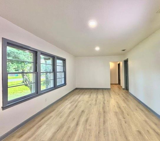 2419 Meadow Lane, La Marque, TX 77568