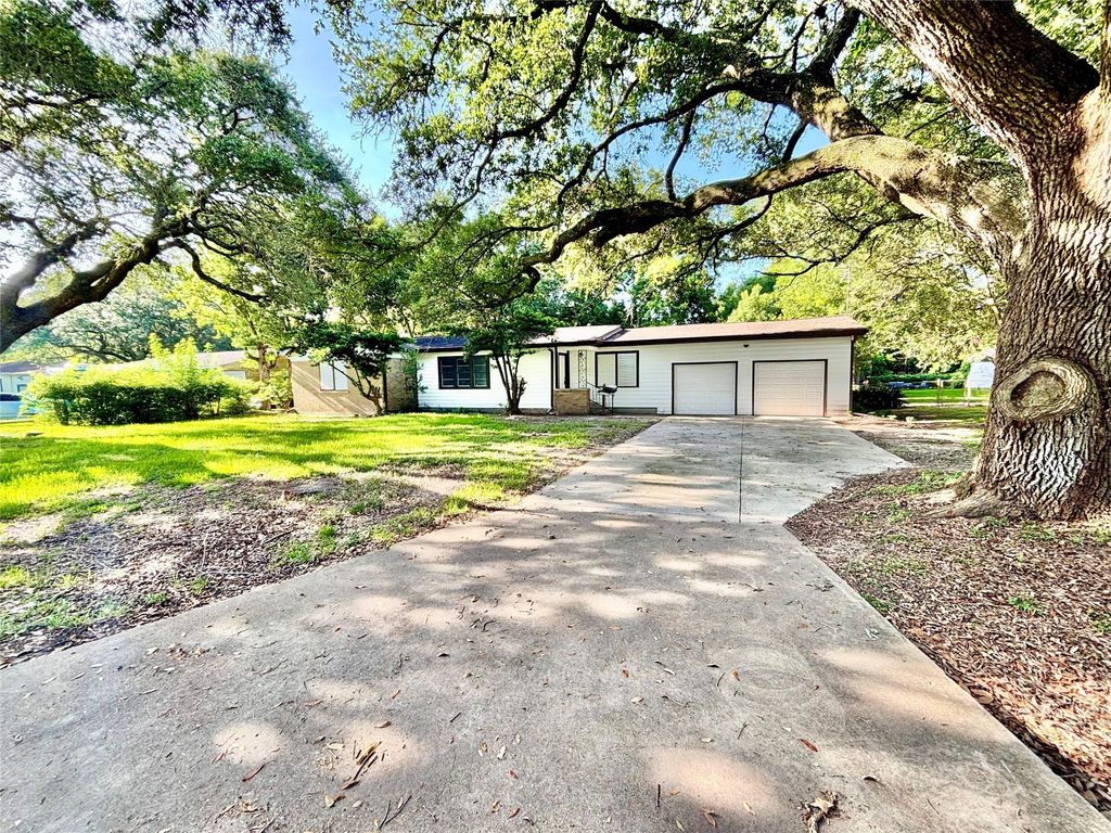 2419 Meadow Lane, La Marque, TX 77568