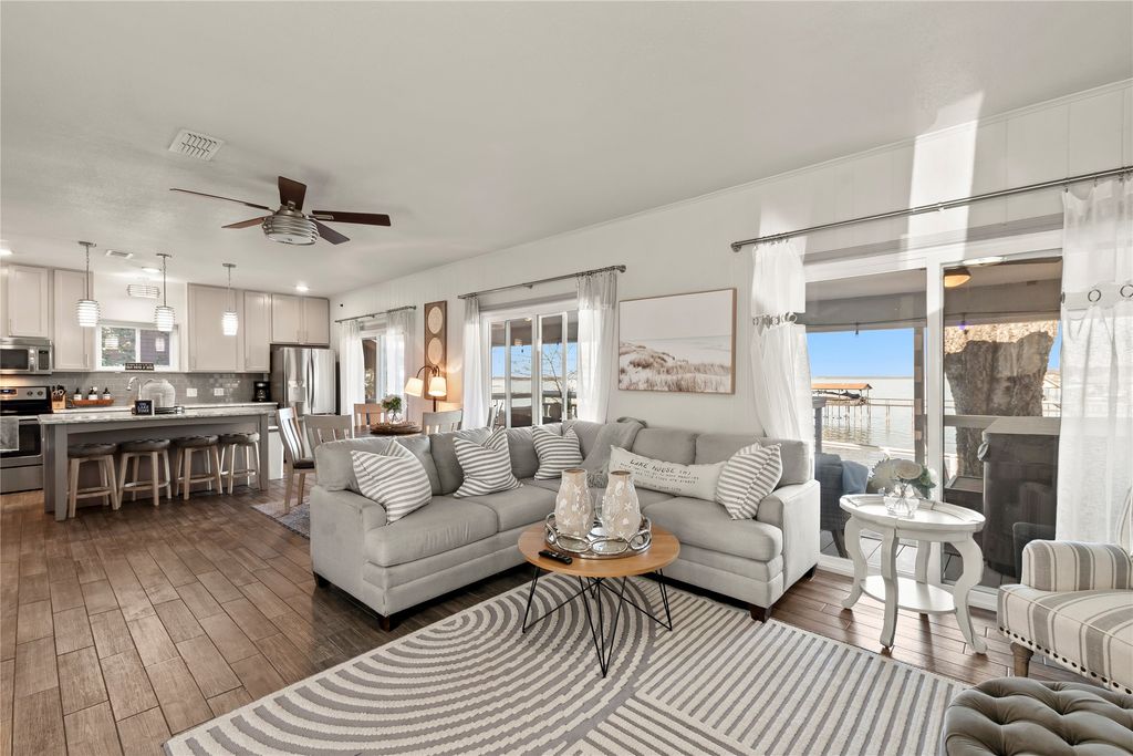 224 Harbor Drive, Gun Barrel City, TX 75156