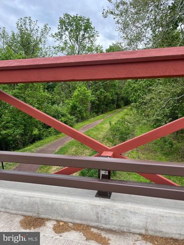 44 BRIDGE 4, Pipersville, PA 18947