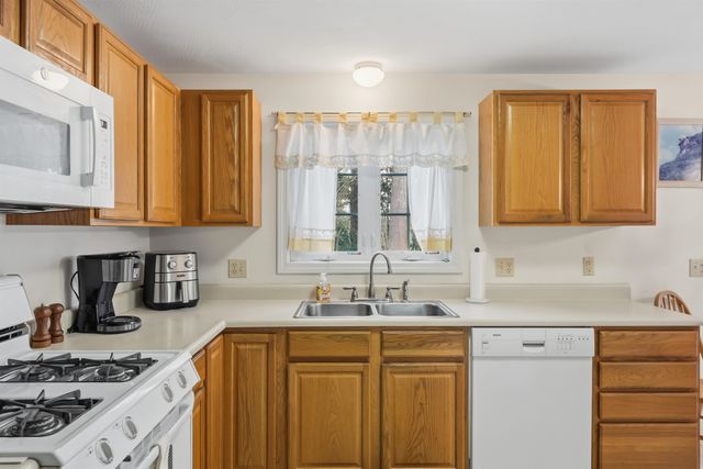 47 Lexington Court, Hudson, NH 03051