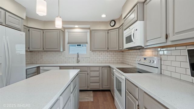 2325 E 40th Court, Des Moines, IA 50317