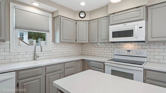 2325 E 40th Court, Des Moines, IA 50317