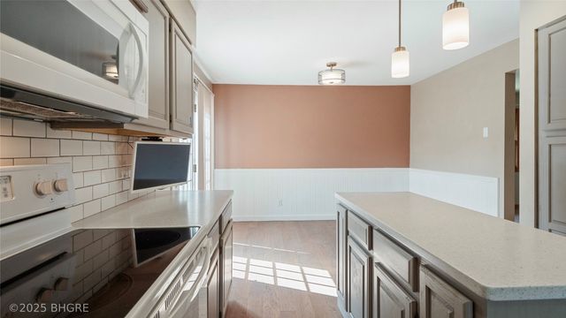 2325 E 40th Court, Des Moines, IA 50317
