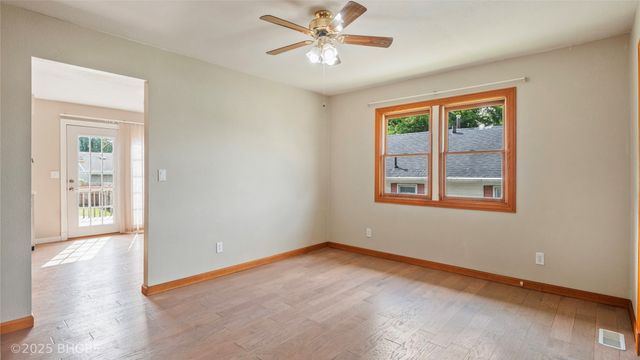 2325 E 40th Court, Des Moines, IA 50317
