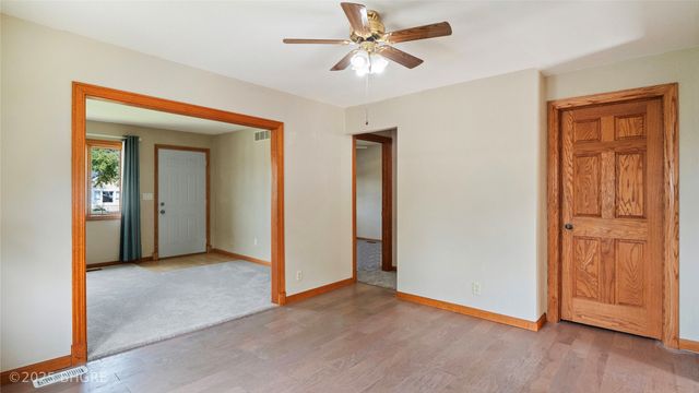 2325 E 40th Court, Des Moines, IA 50317