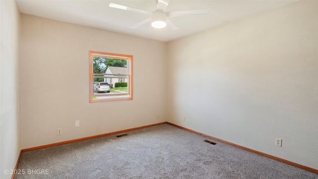 2325 E 40th Court, Des Moines, IA 50317