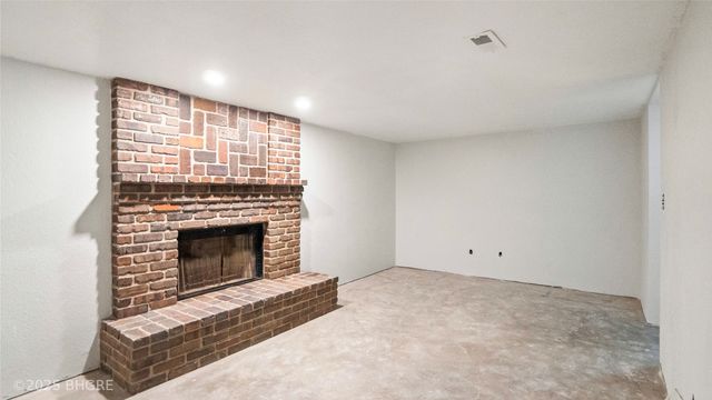 2325 E 40th Court, Des Moines, IA 50317